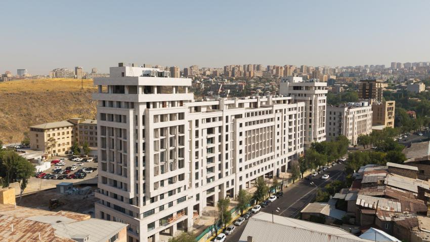 Կենտրոն վարչական շրջանում՝ Պարոնյան փողոցում բազմաբնակարանային համալիրի կառուցում